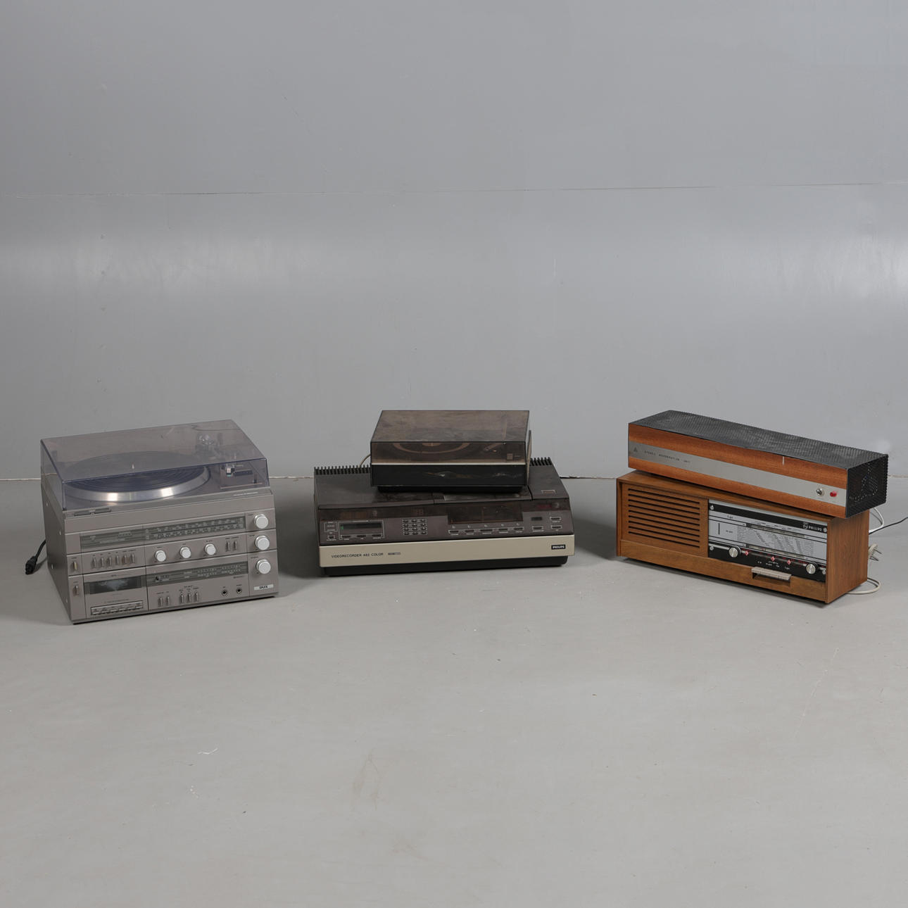 A SELECTION OF HI-FI (5).