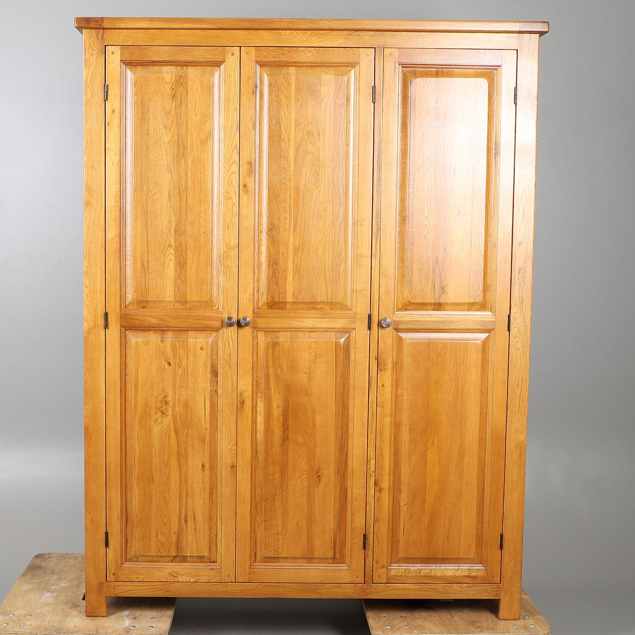 A MODERN OAK TRIPLE WARDROBE.