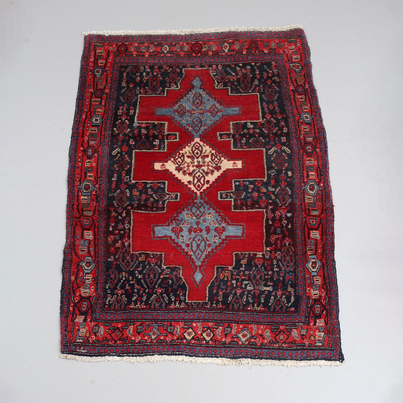 ORIENTAL CARPET, hand-knotted, Persian, 160x118 cm.