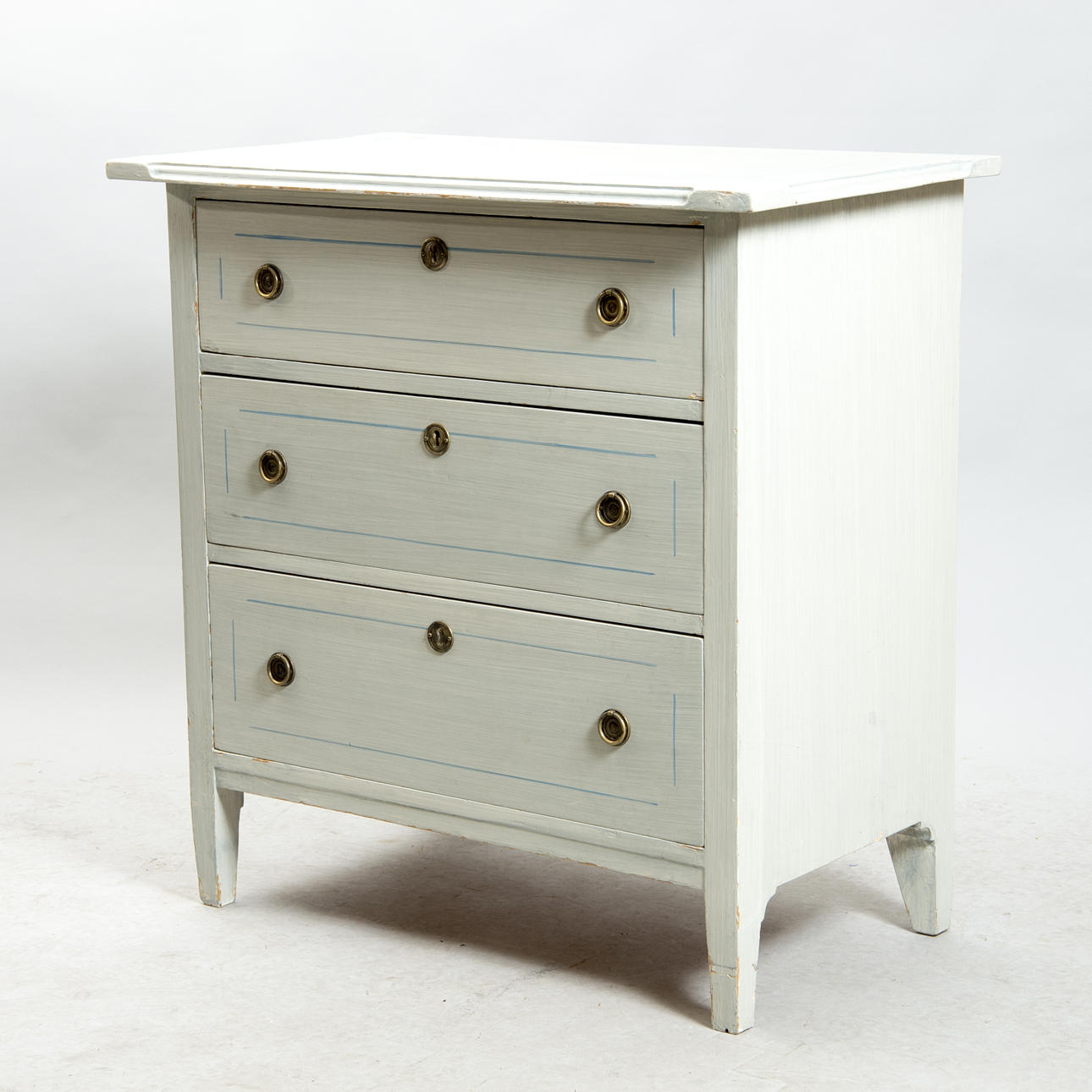 BYRÅ, 3-lådig, målat trä, tidigt 1900-tal.