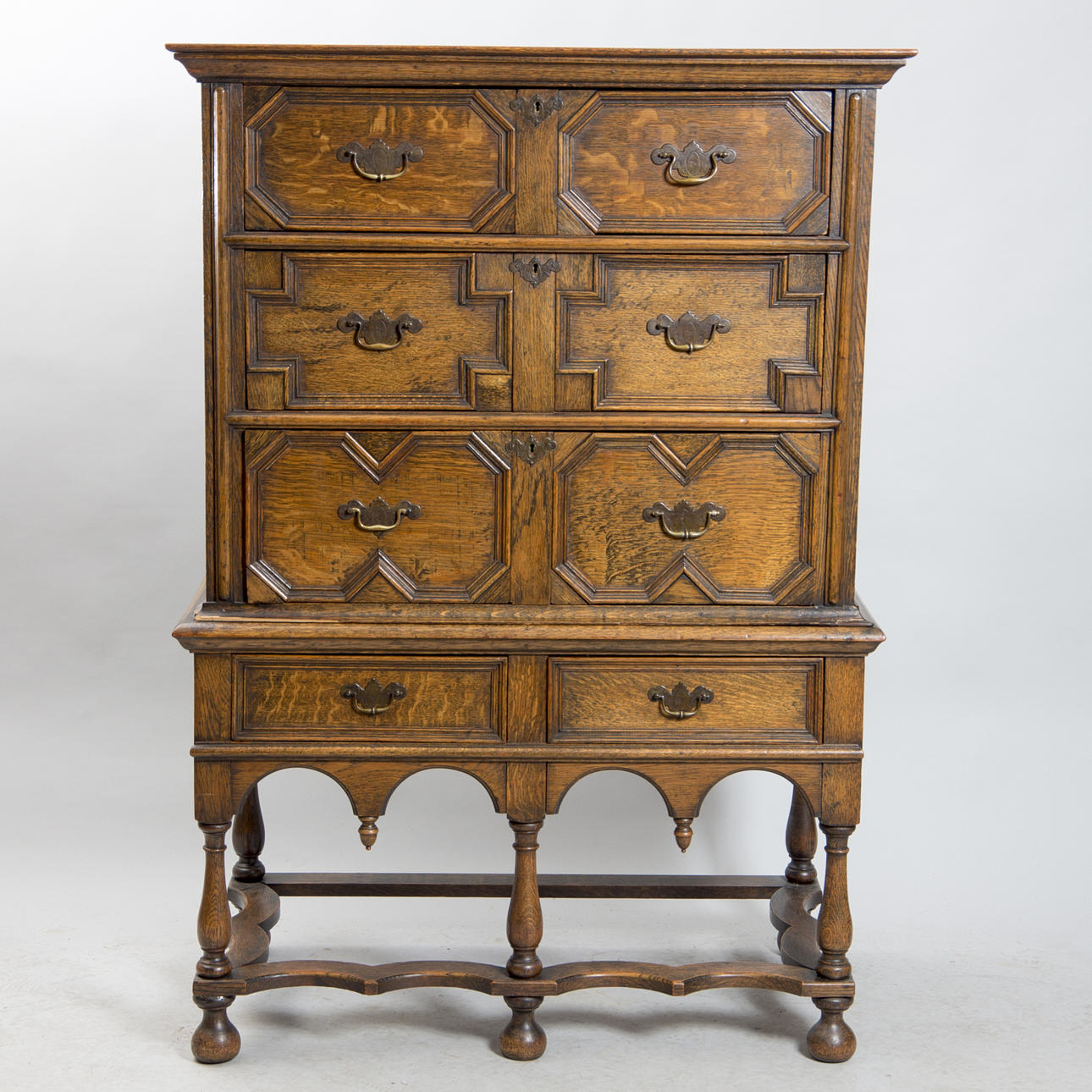 BYRÅ PÅ BENSTÄLLNING, ek, 1900-talets senare hälft.