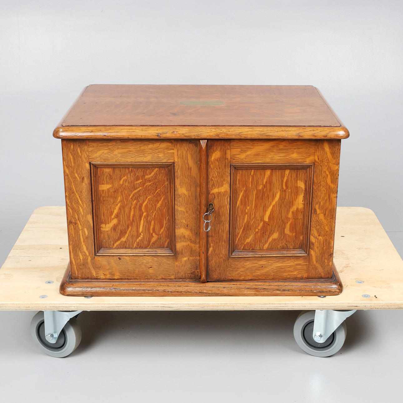 EDWARDIAN OAK CANTEEN CHEST.