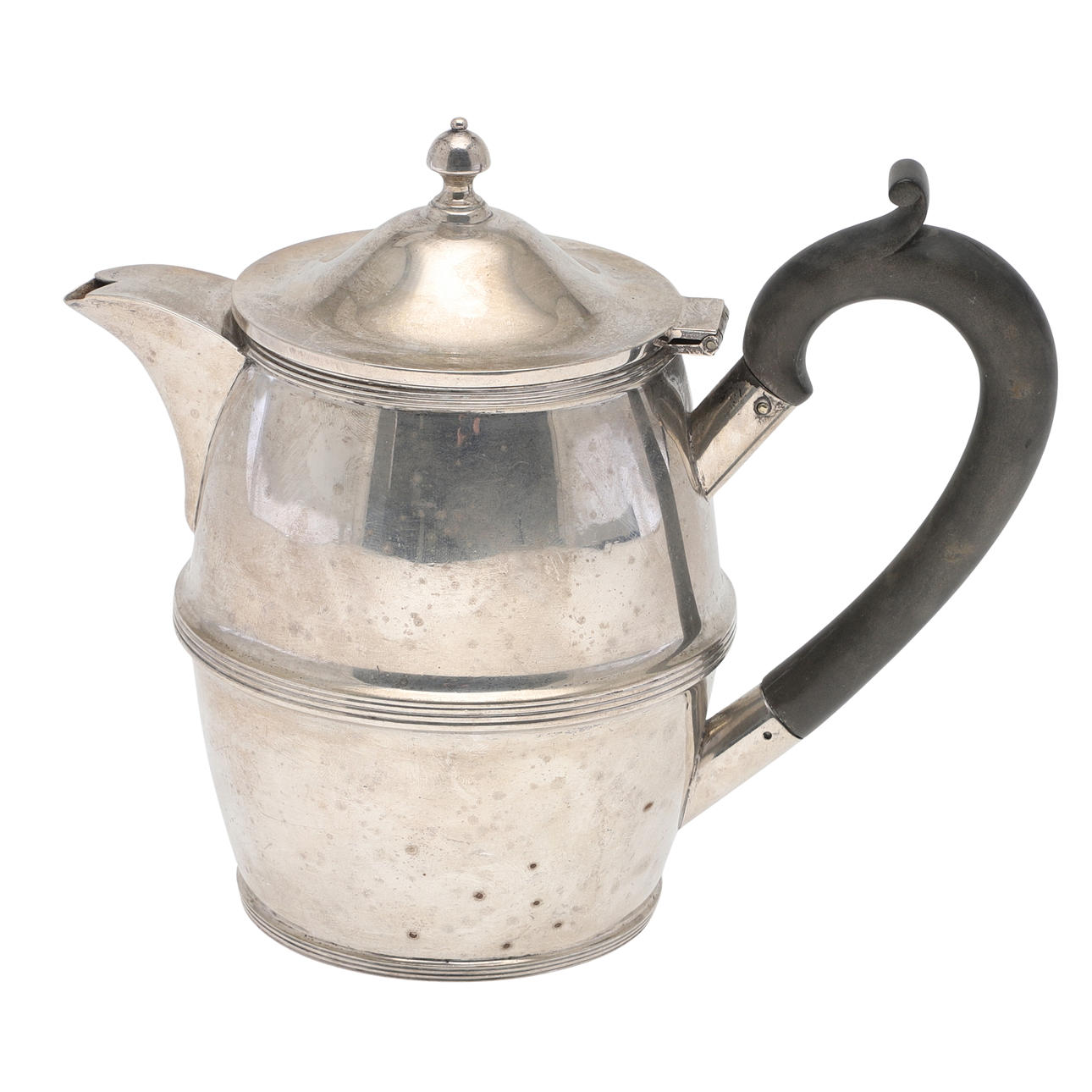A GEORGE V SILVER HOT WATER JUG.