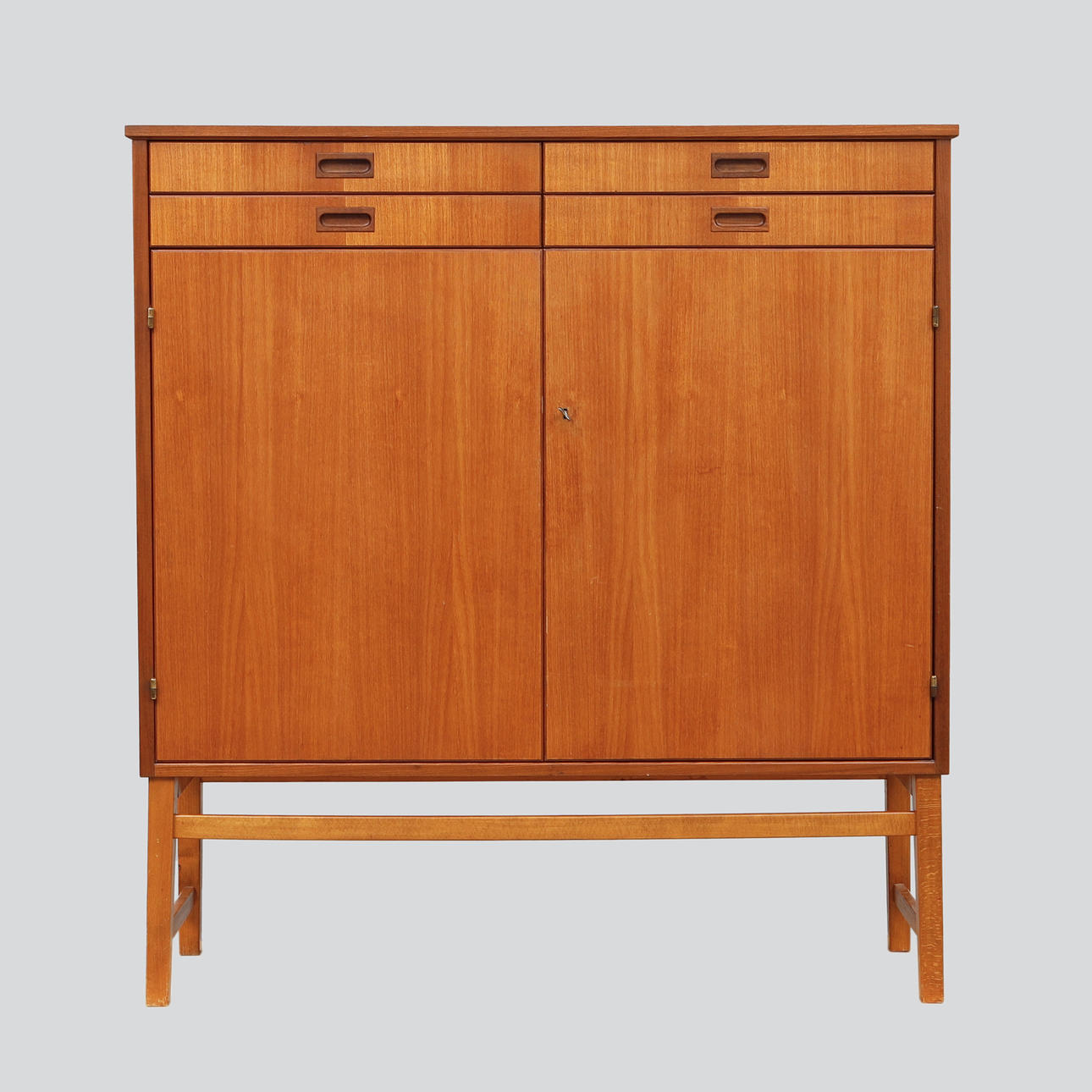 A 1950s/60s cabinet.