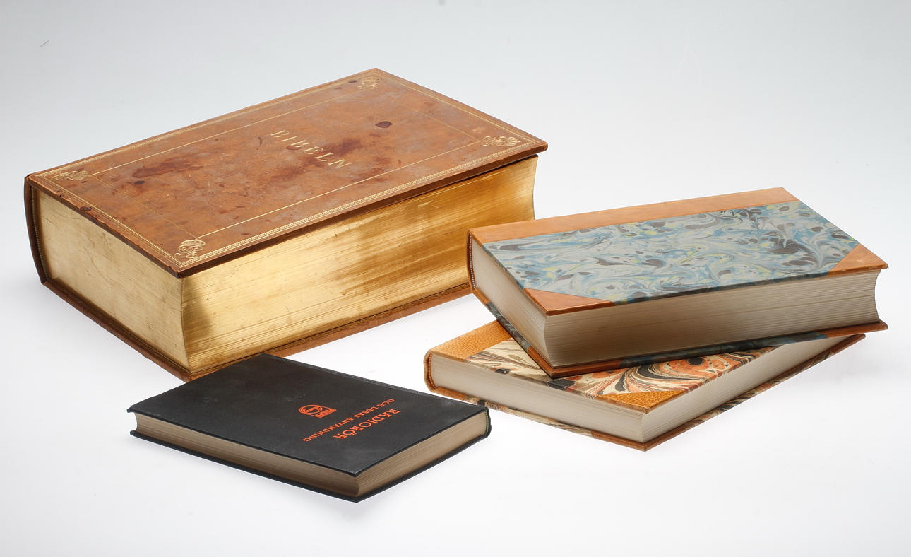 BÖCKER, 4 st, konst, historia och teknik, familjebibel, 1900-tal.