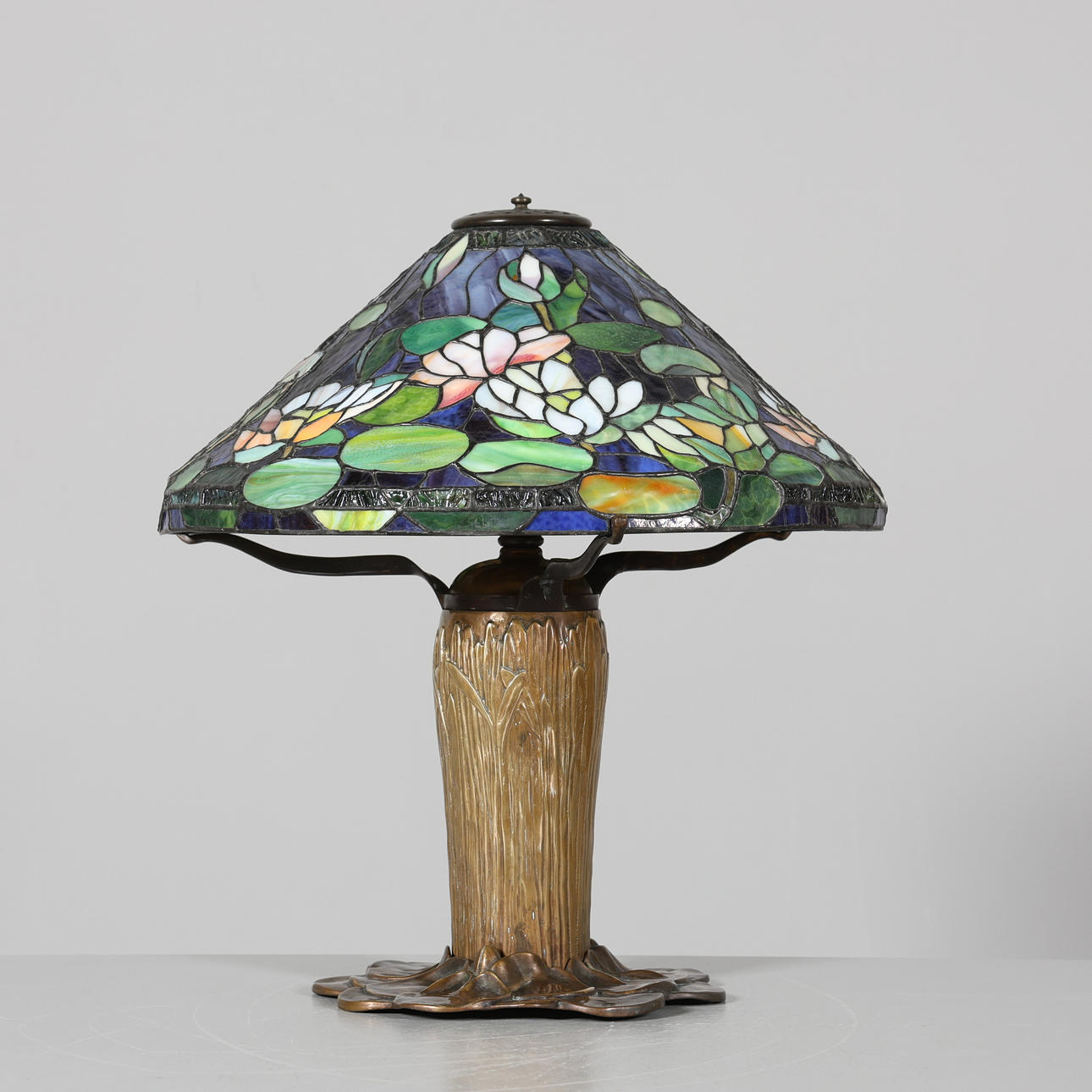 Table lamp, Tiffany style, metal and plastic.