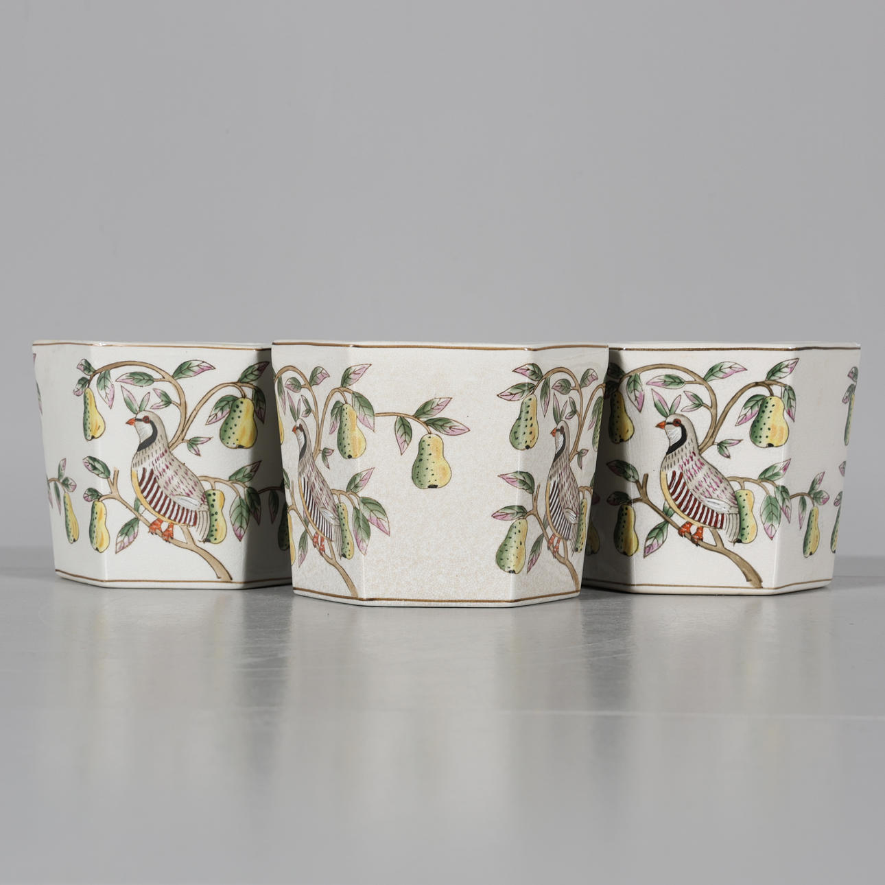 YTTERFODER, 3 stycken, porslin, Asien, 1900-tal.