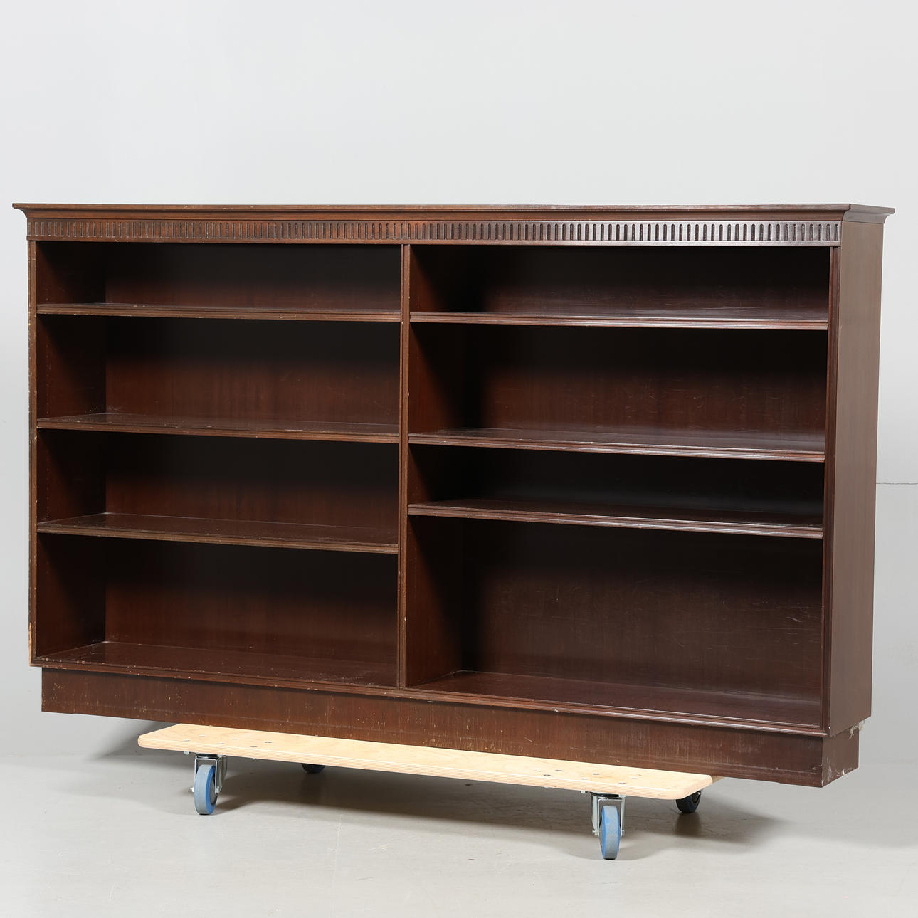 BOKHYLLA, Engelsk stil, 1900-tal.