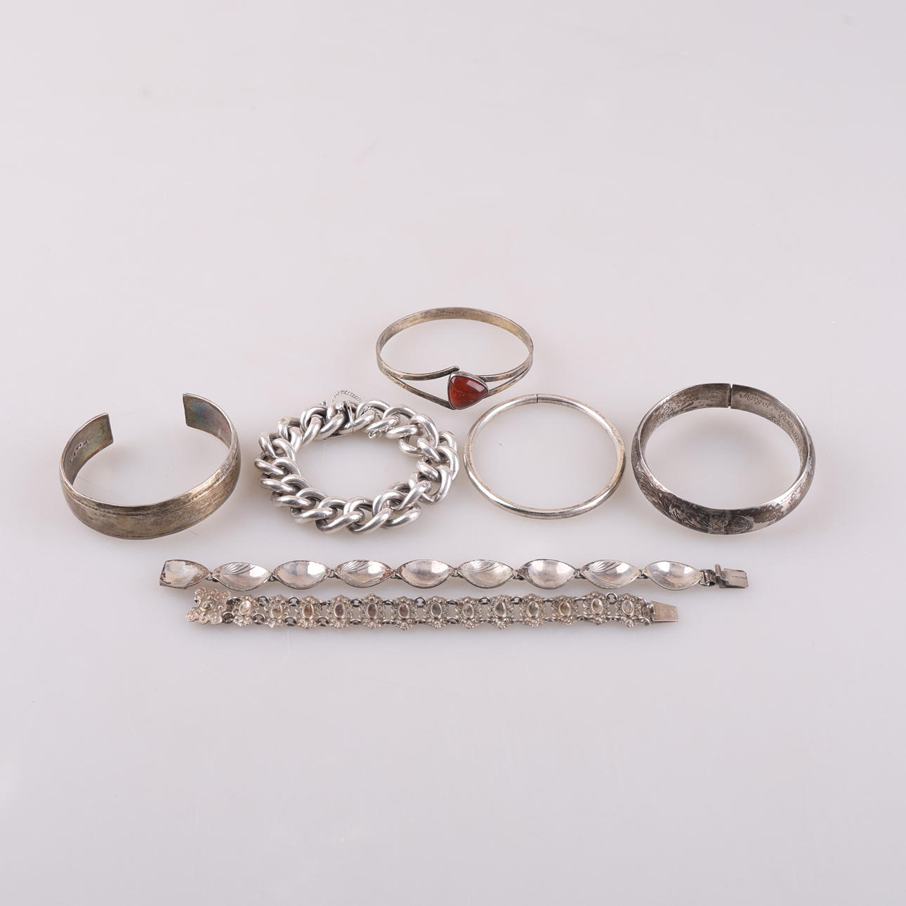 ARMBAND, 7 stycken, 830 silver, totalvikt ca 143 gram.