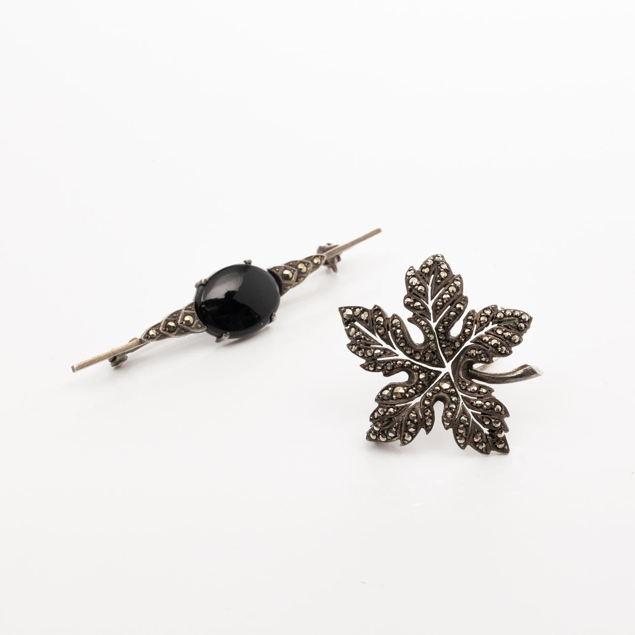 BROOCHES, 2 pcs, Silver, Marcasites, Onyx.