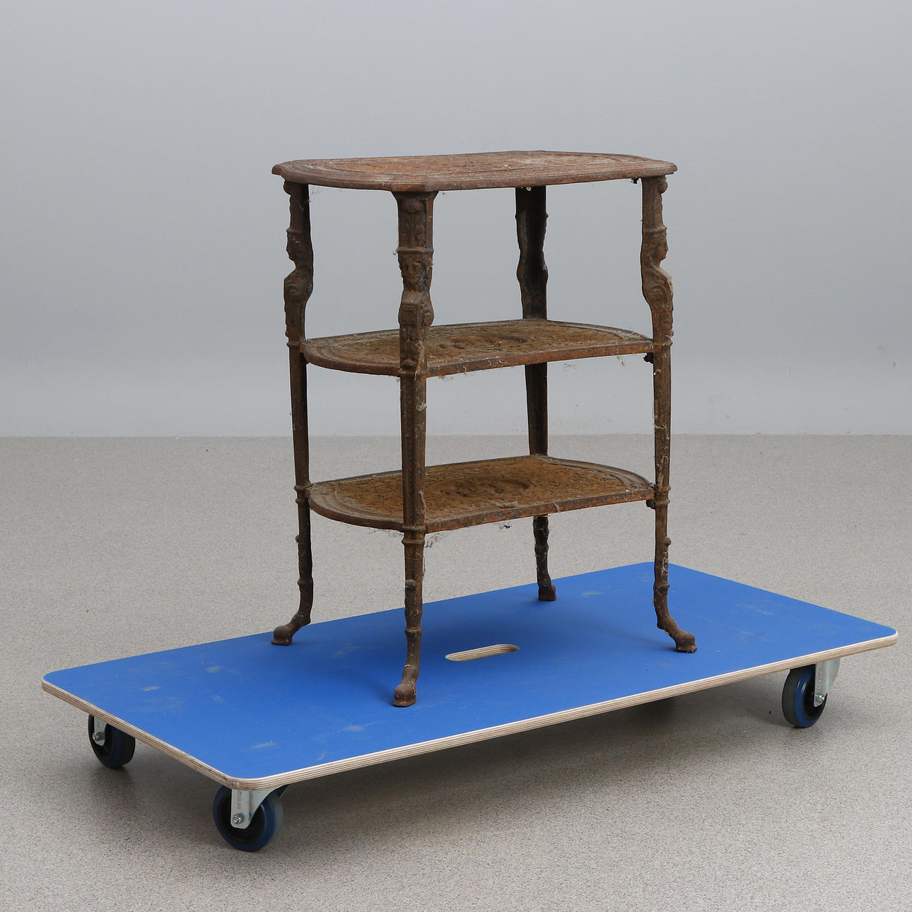 FLOOR TABLE. Cast iron. 18th/20th century.