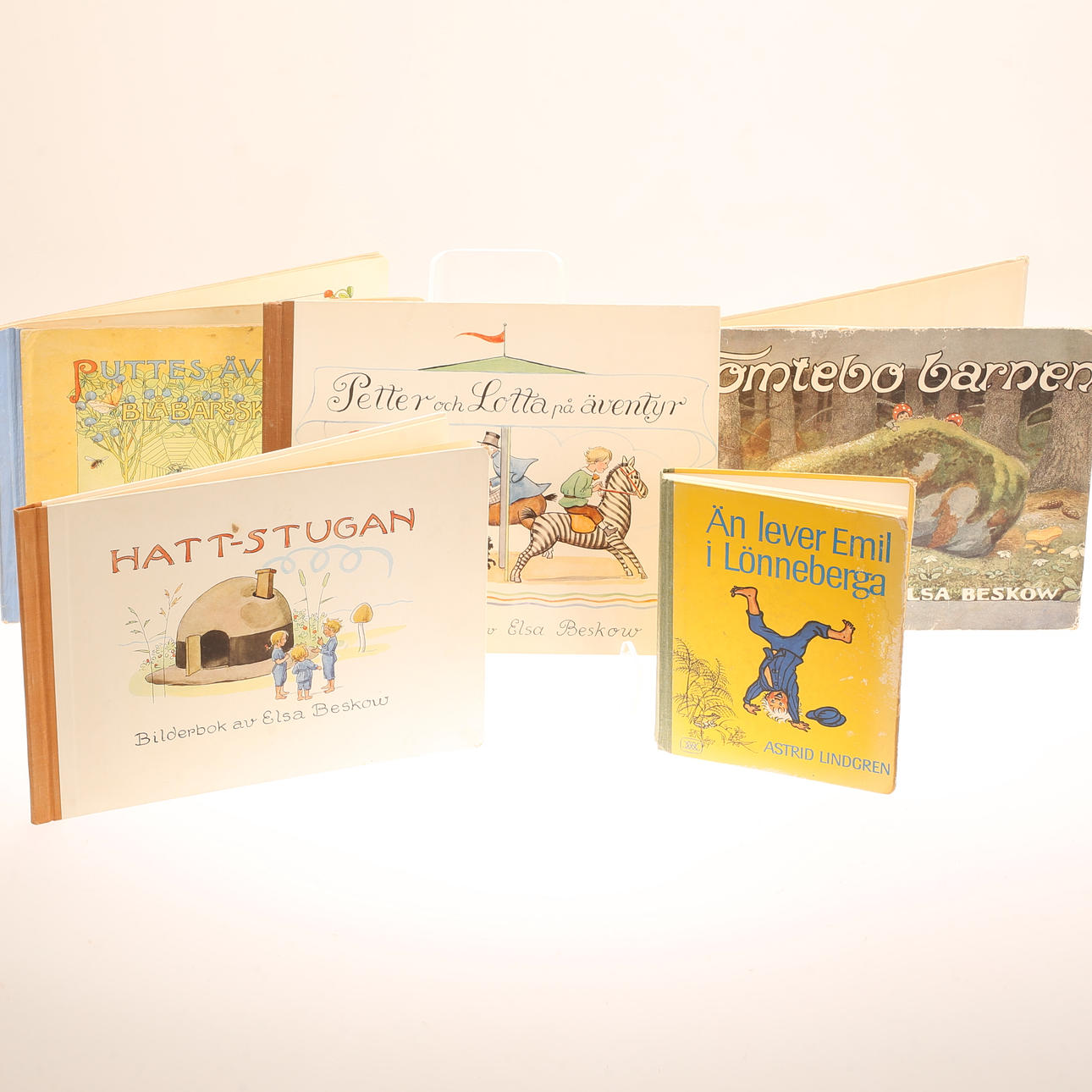 BARNBÖCKER, 5 stycken, bl a Elsa Beskow.