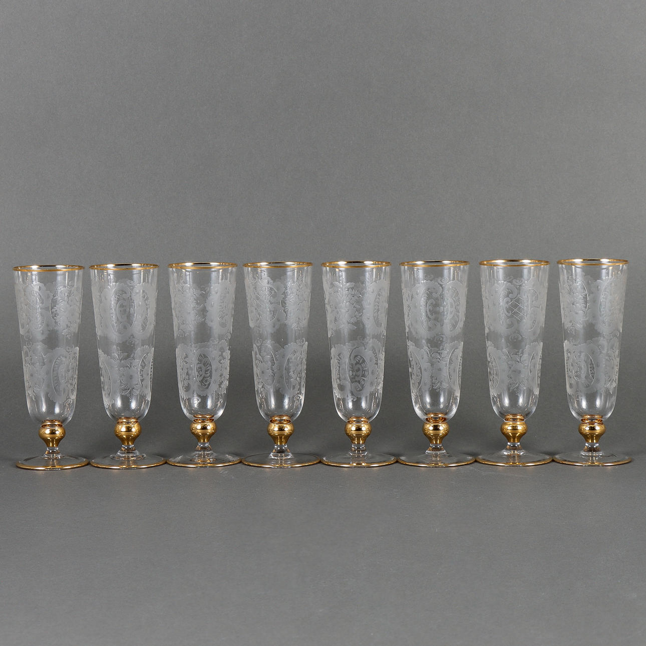 CHAMPAGNE GLASSES 8 pieces.