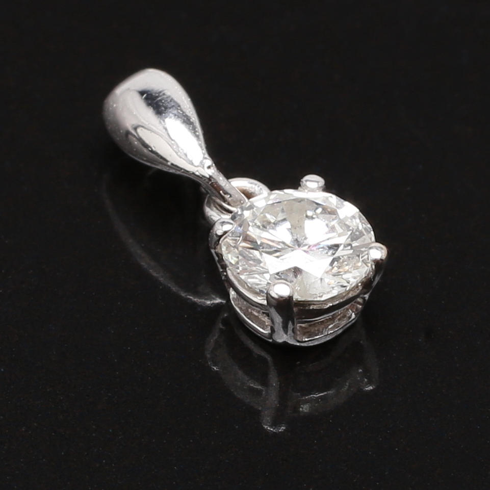 HÄNGE i 14 K vitguld med diamant 0,40 ct.