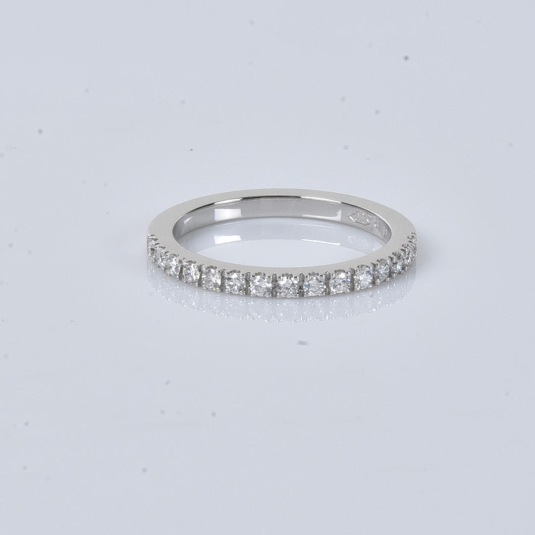 HALVALLIANS, diamonds 0,27ct, platinum.