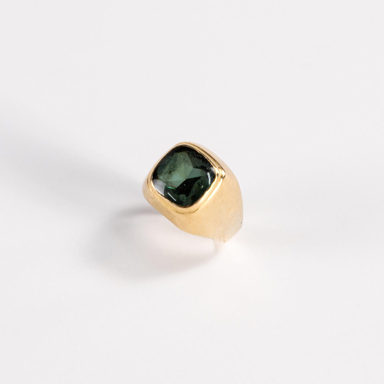 SIGNET RING, 18k gold, size 14.75.