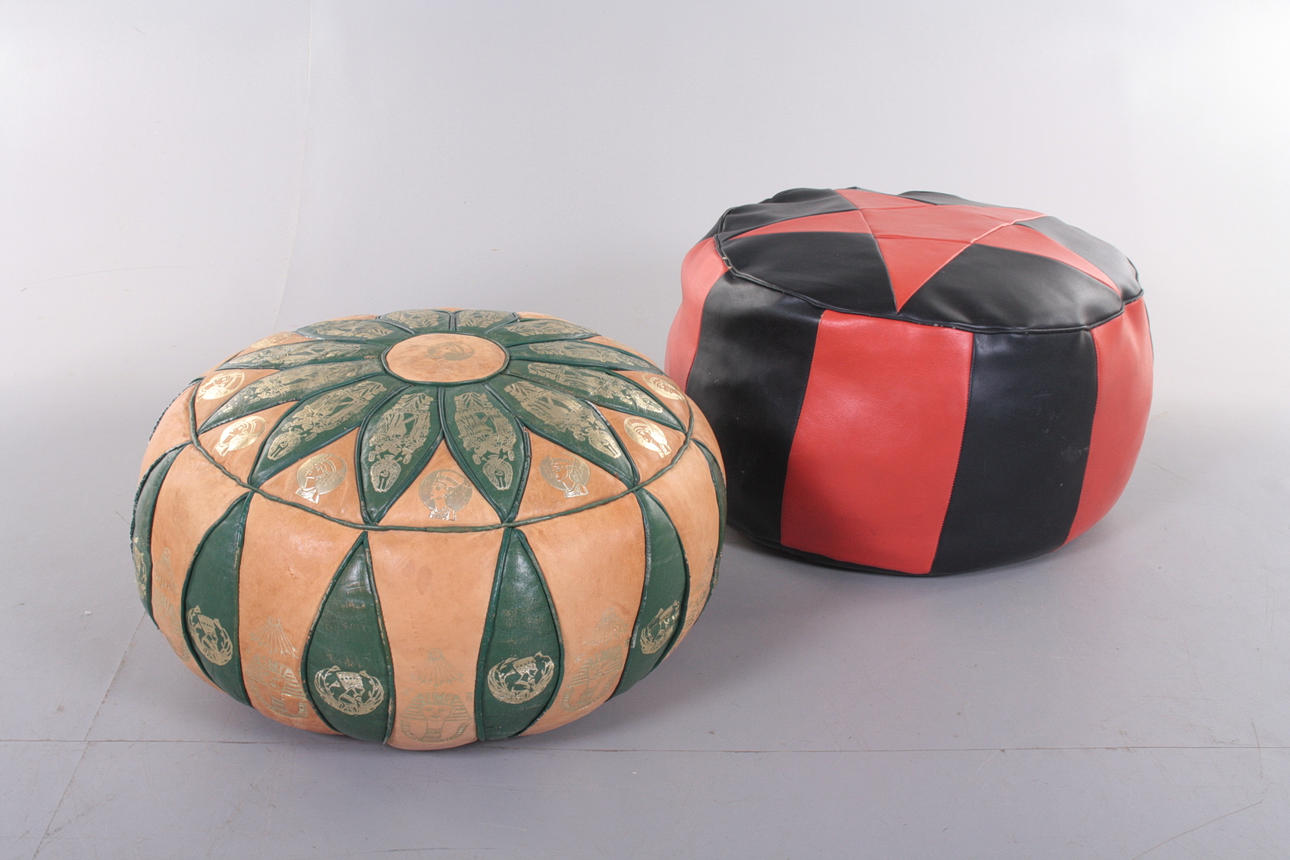 PUFFAR, 2 st, läder, 1960-tal.