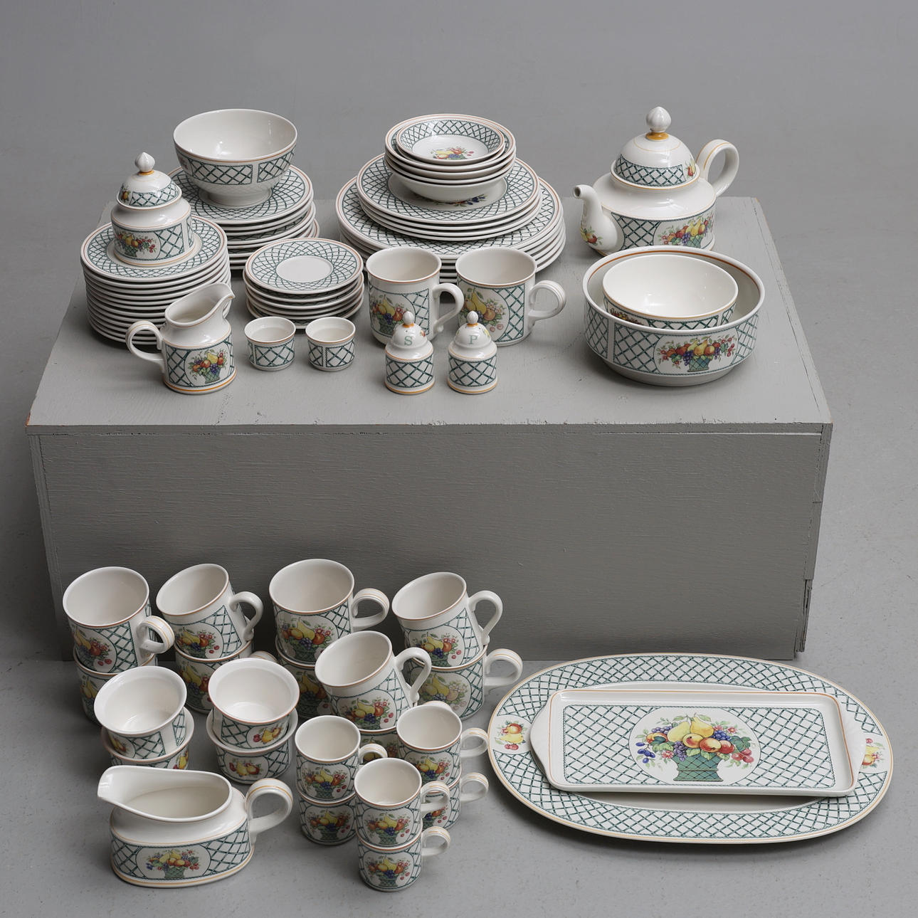 SERVISDELAR. "Basket", Villeroy & Bosch 69 delar.