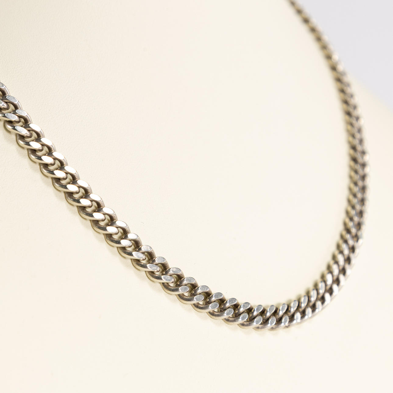 CHAIN, Curb link, sterling silver, length 53 cm.