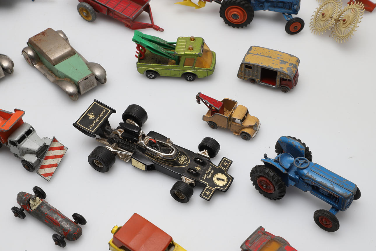 UNBOXED DIE CAST TOYS.