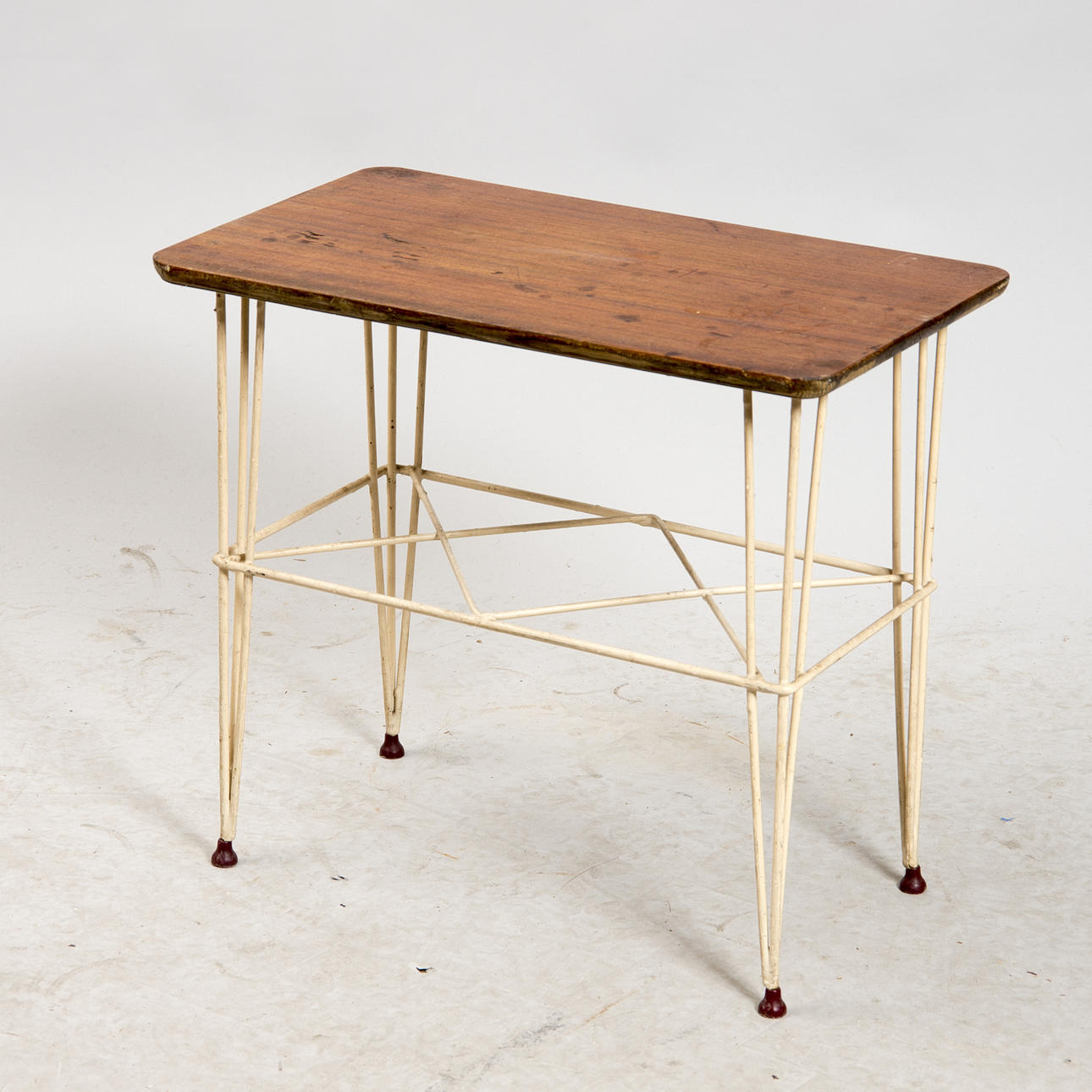 BORD, teak med stringunderrede, 1900-talets mitt.
