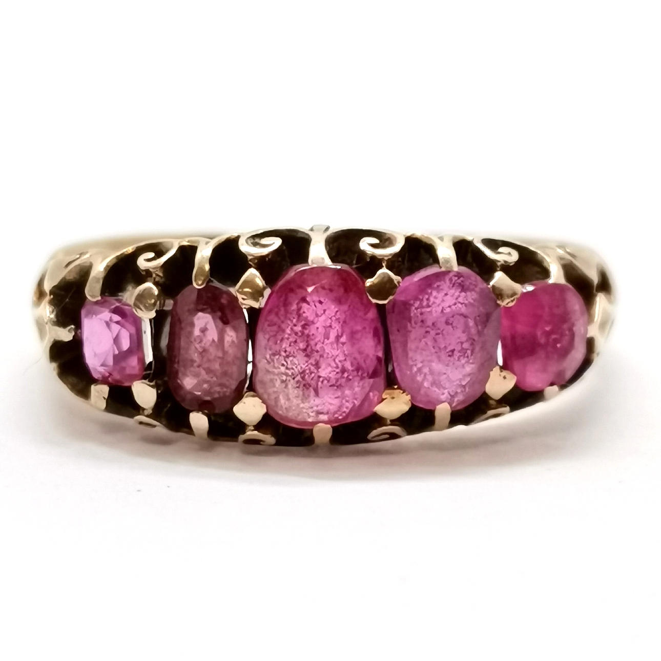 UNMARKED GOLD 5 STONE RUBY RING.