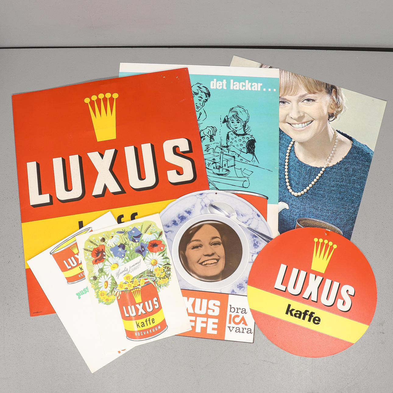 REKLAMSKYLTAR papp och papper, Luxus kaffe, 7 stycken.