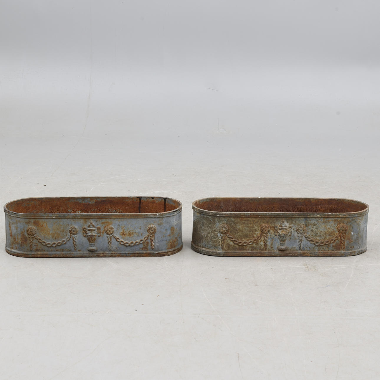 OUTER LINING, a pair, Gustavian style, cast iron.