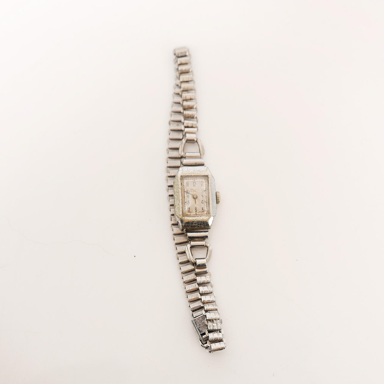 A CONTINENTAL LADIES' WRISTWATCH.