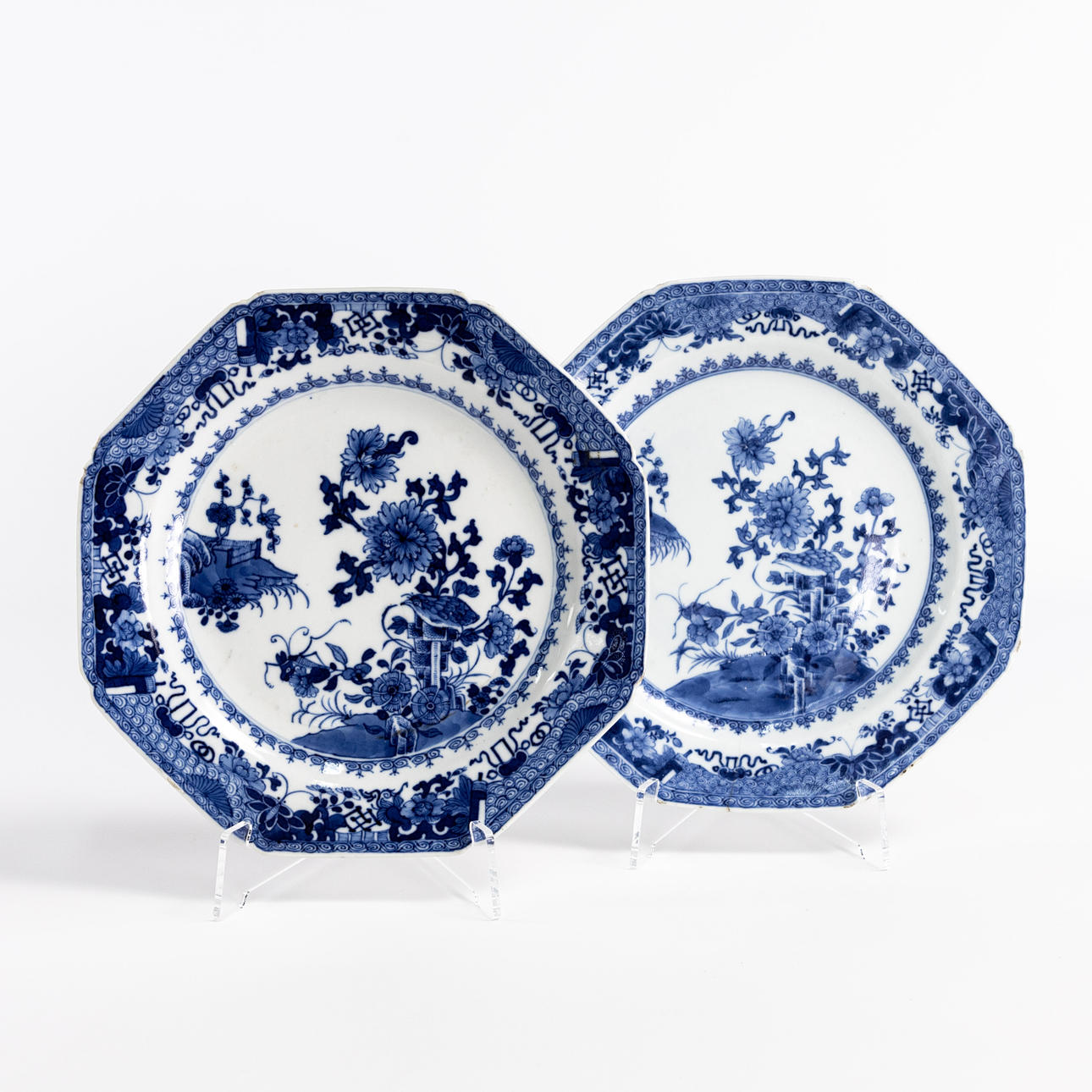 PLATES, 2 pcs, 18th century.