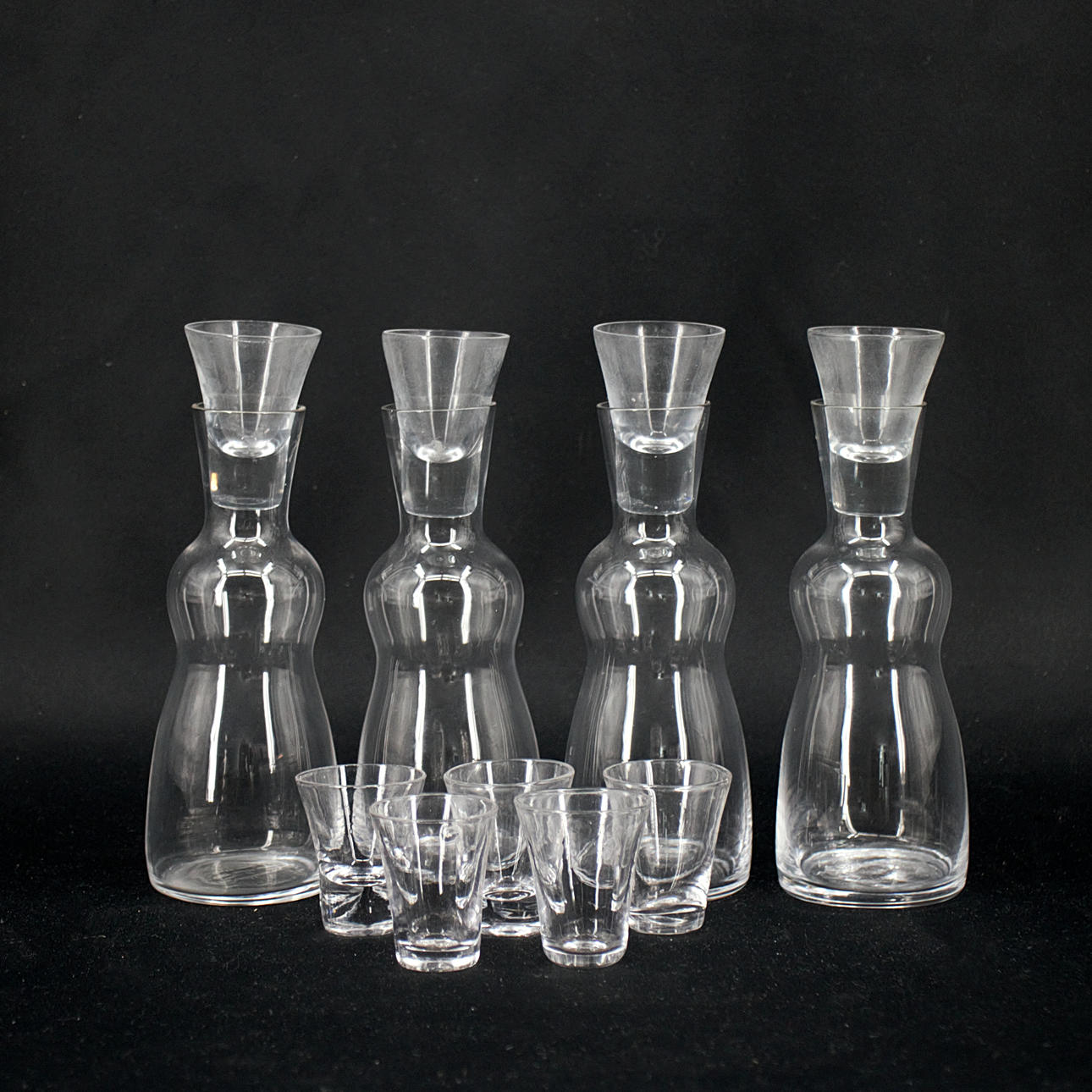 SNAPSJUNGFRUAR, 4 + 7 delar, glas, 1900-tal.