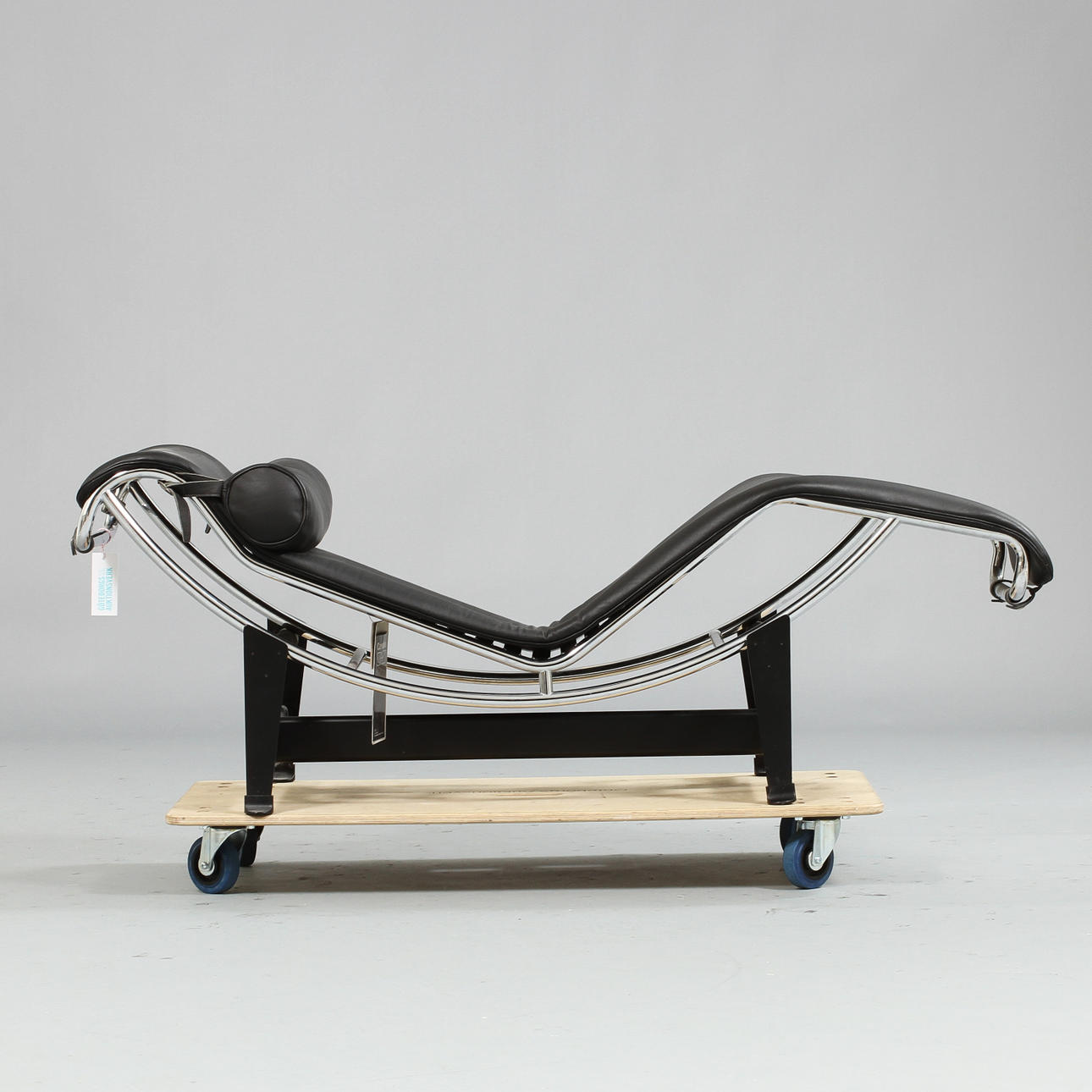 VILSTOL "LC4". Le Corbusier, Pierre Jeanneret och Charlotte Perriand för Cassina, Italien.