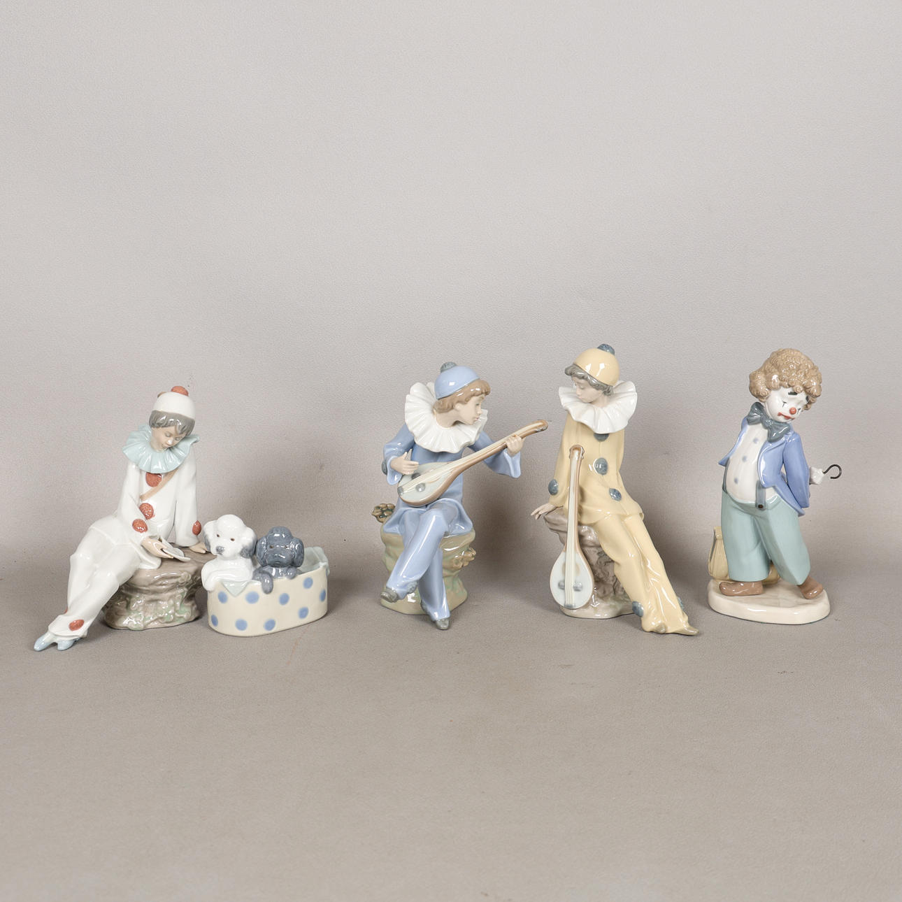 FIVE NAO PORCELAIN FIGURES (5).