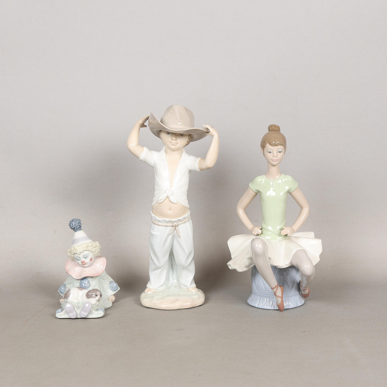 TWO LADRO FIGURES AND ONE NAO FIGURE (3).