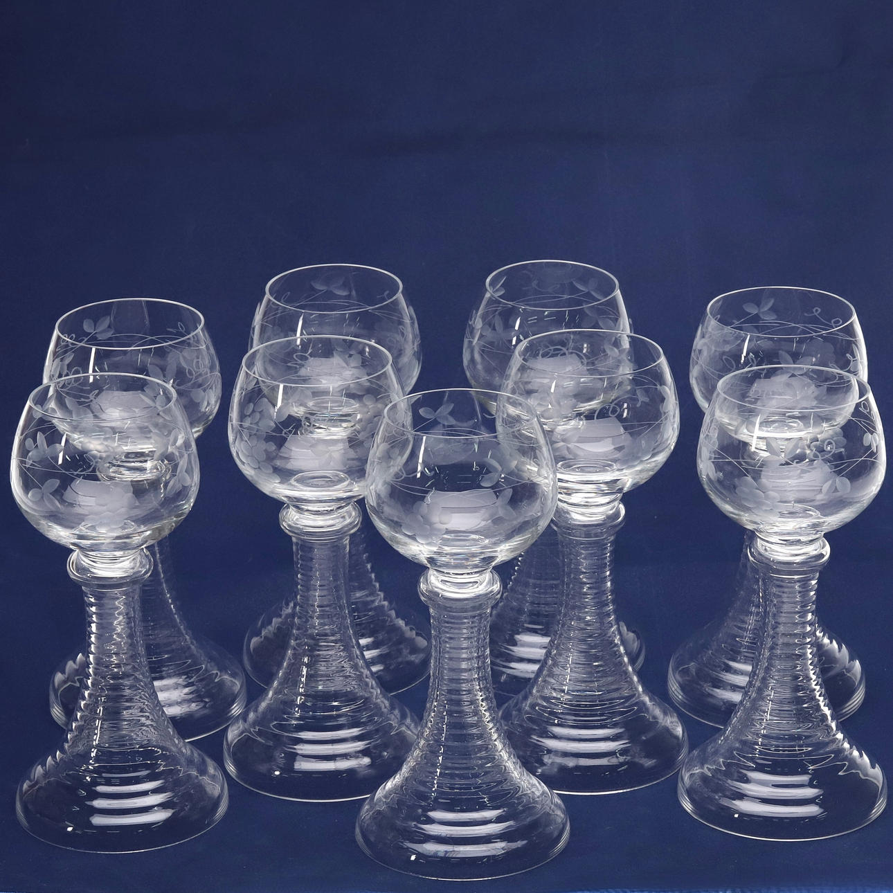 STRAPS. 9 pcs. Glass with etched grapevine decor.