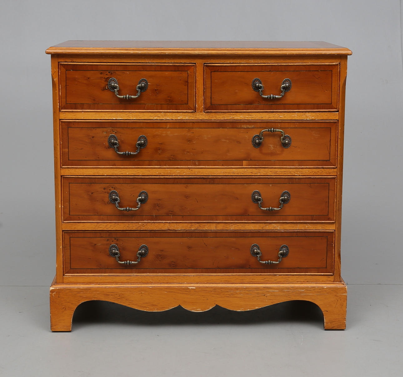 BYRÅ, idegran, gustaviansk stil, 1900-tal.