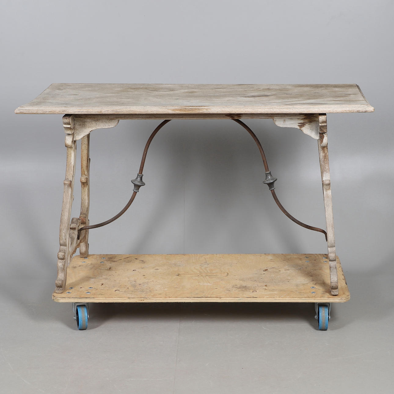 A 20TH CENTURY SPANISH LIMED WOOD DINING TABLE.
