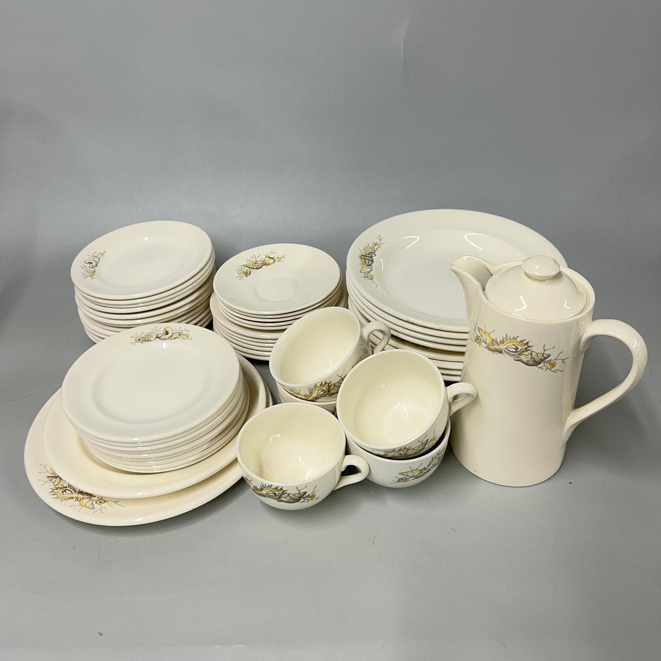 ORIENT LINE SEASHELL CHINA SET.
