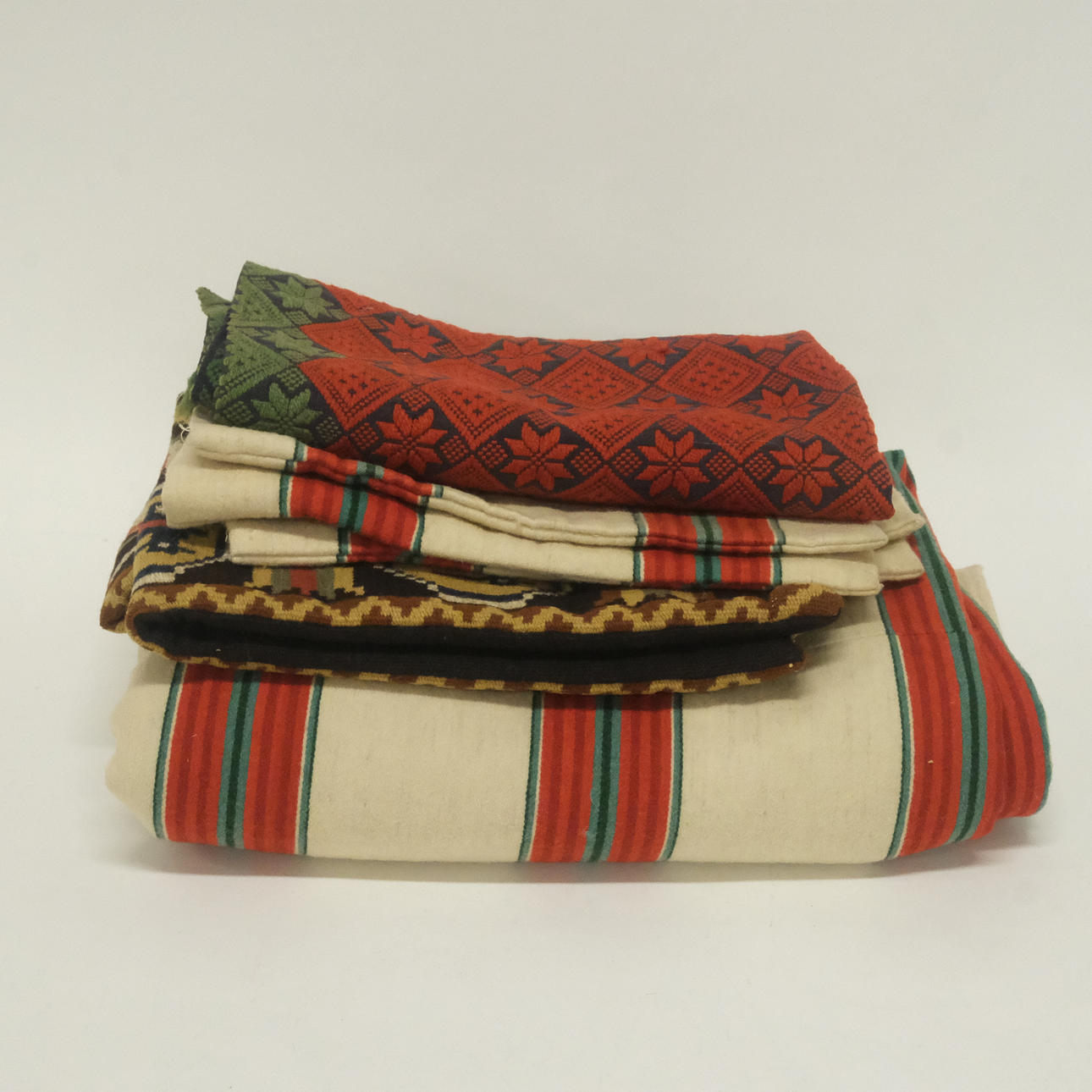 PARTY TEXTILES, B.LA DUVETS, PILLOWCASES, TABLECLOTHS.