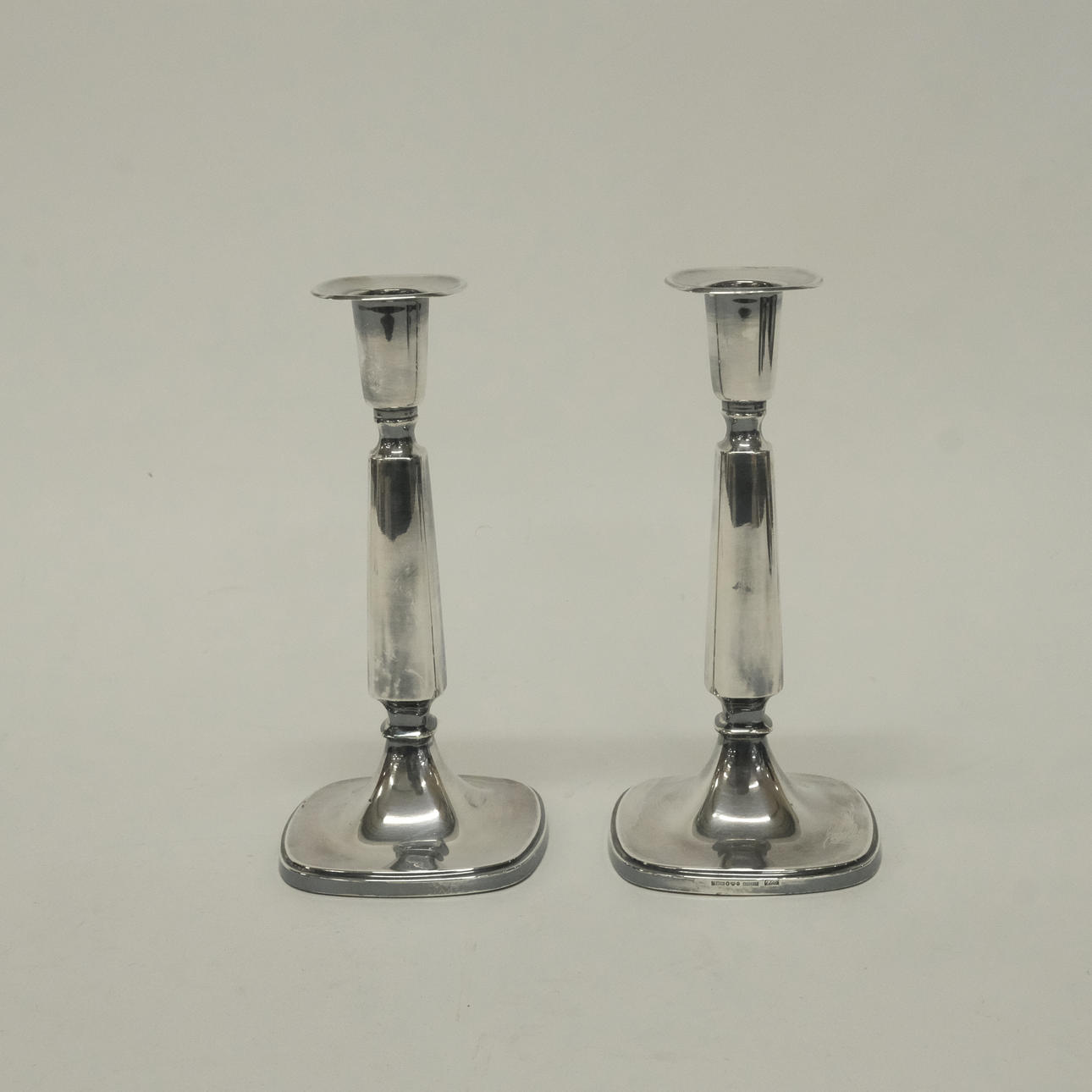 TORE ELDH. A PAIR OF SILVER CANDLESTICKS.