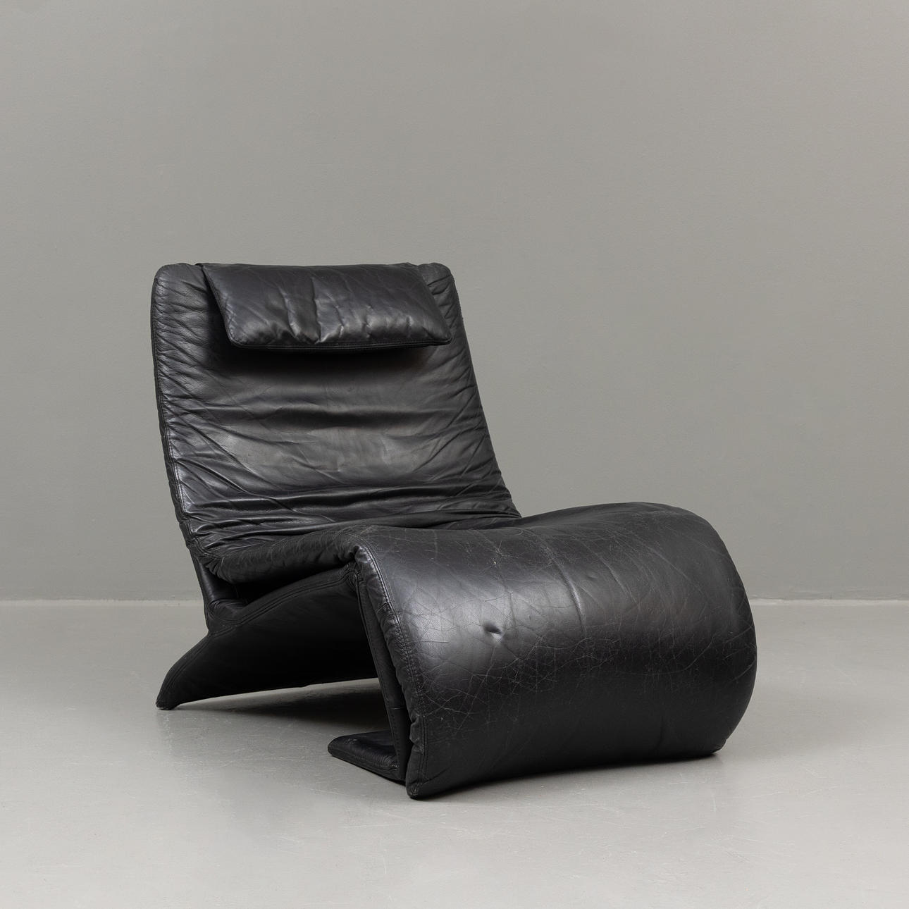 LIGGFÅTÖLJ, läder, 1900-talets andra hälft.