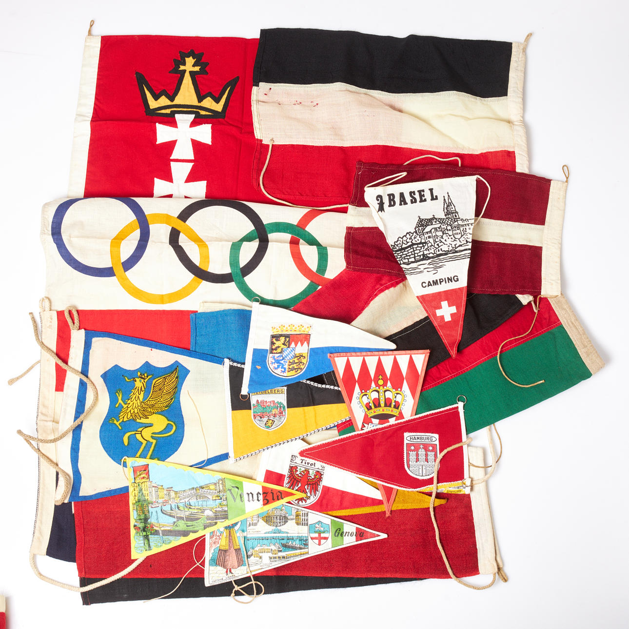 SIGNAL FLAGS/FLAGGAMES/PENNANTS, textile, 23 pcs.