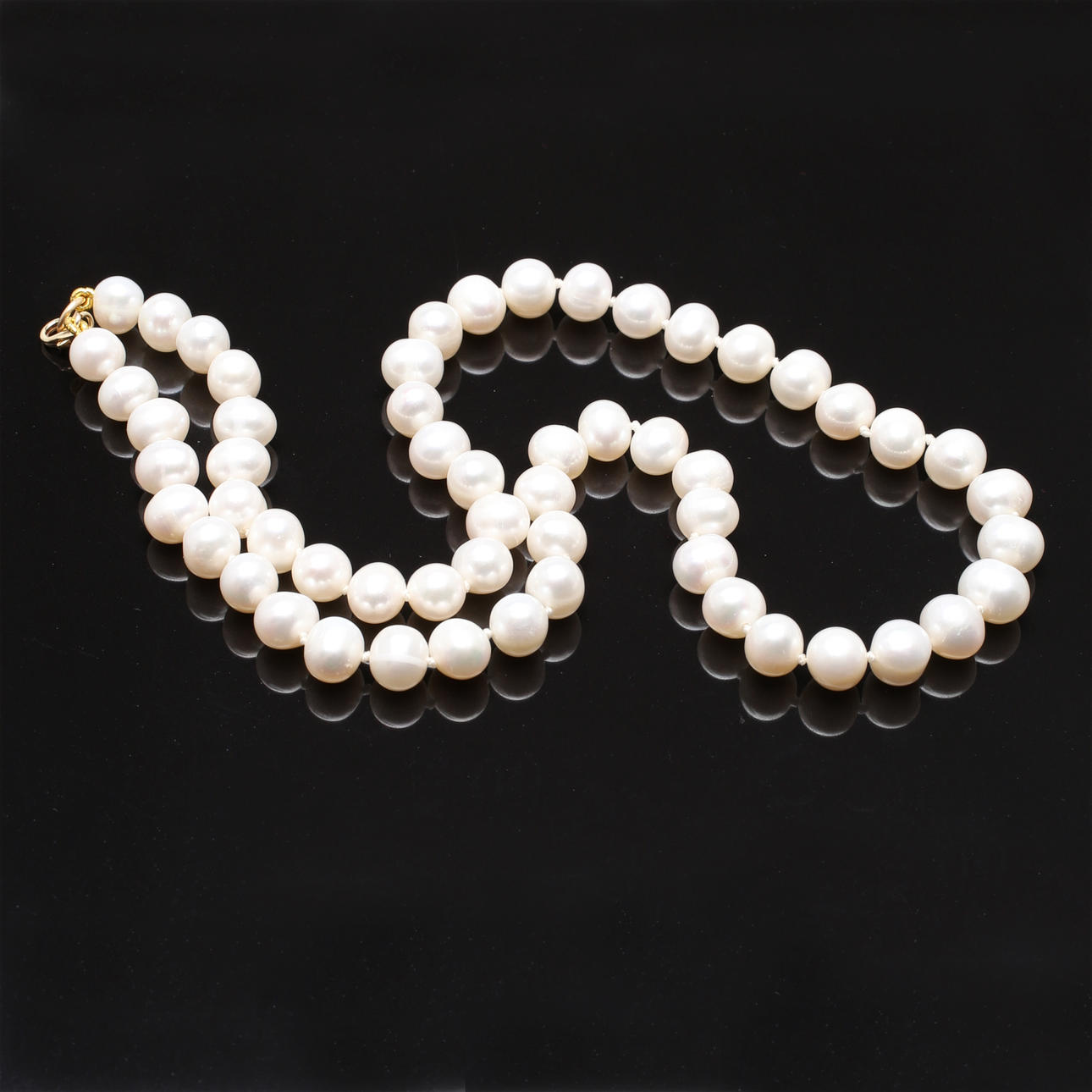 PÄRLCOLLIER med lås i 14 K gult guld.