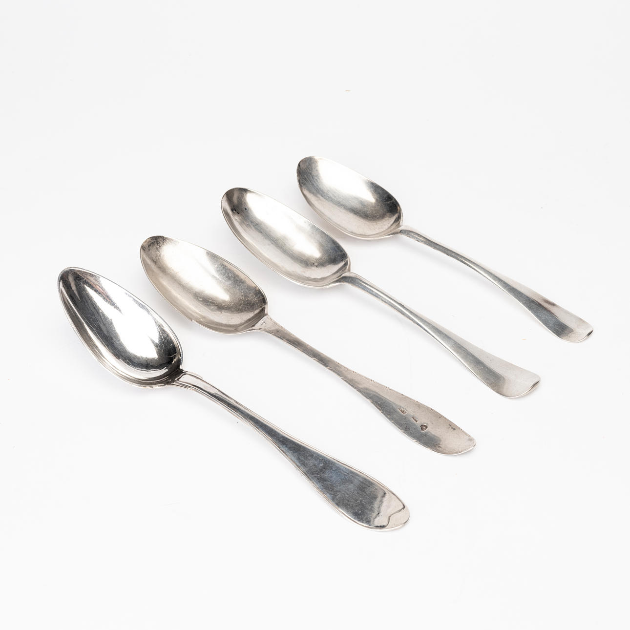 Skedar, 4 st silver, olika mästare, bla Gustaf Folcker tidigt 1800-tal ...