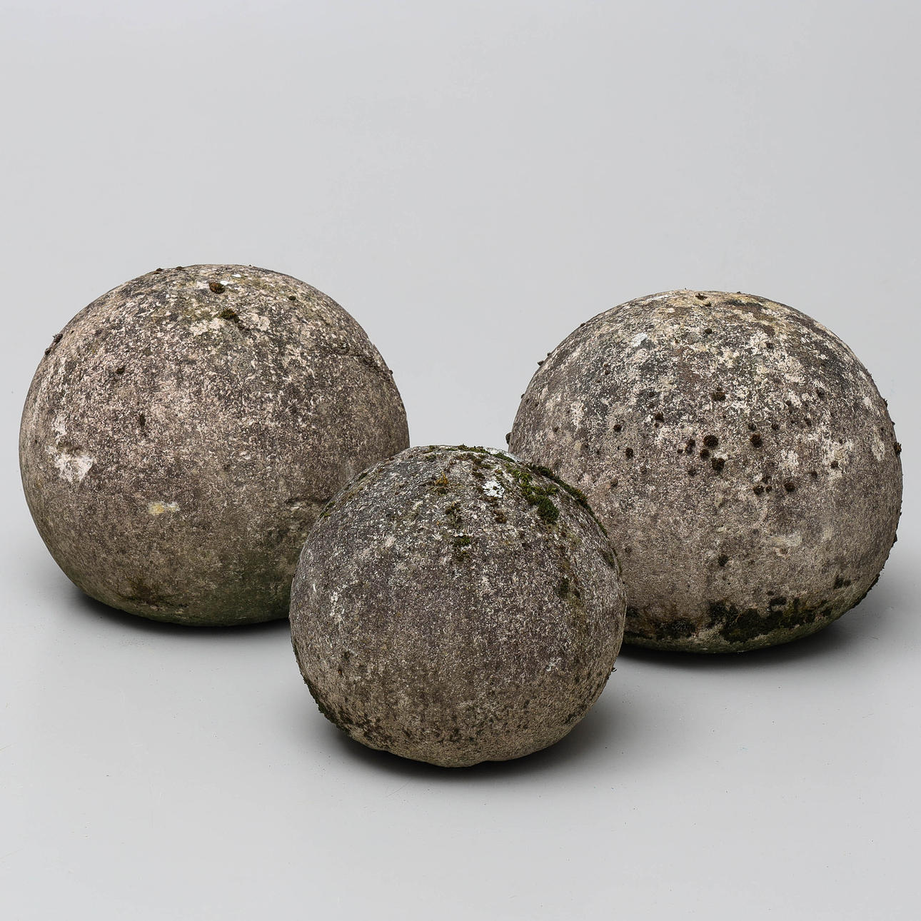 GARDEN BALL, 3 pieces, stone mass.