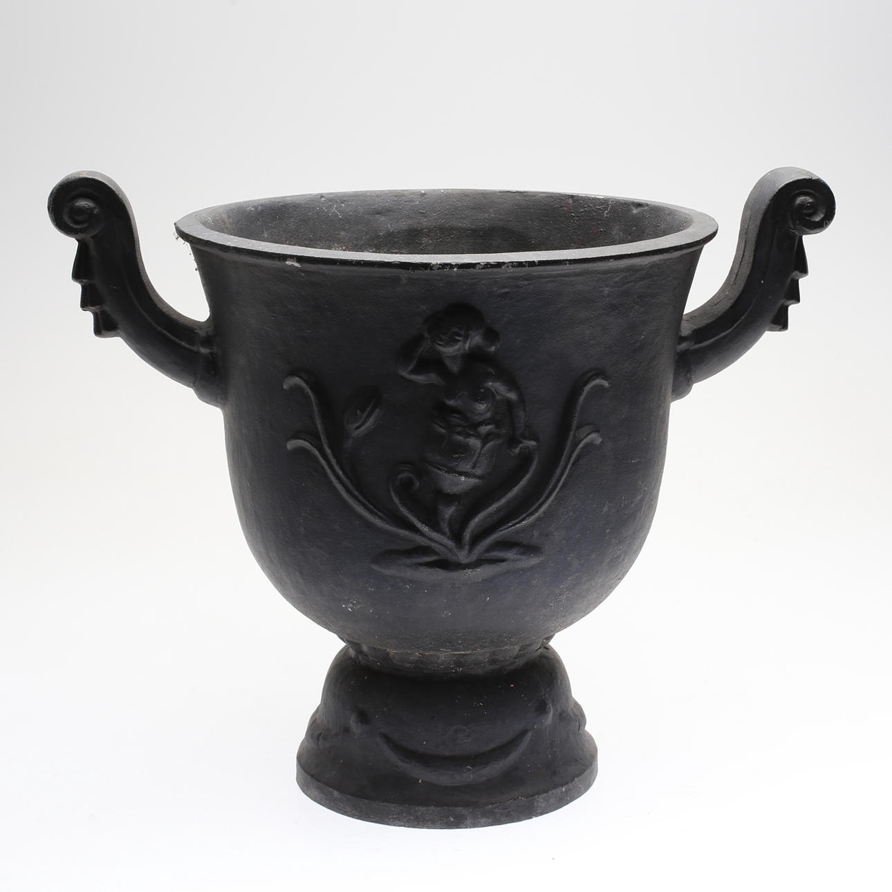 TRÄDGÅRDSURNA, aluminium, design Ivar Johnsson, 1900/2000-tal.