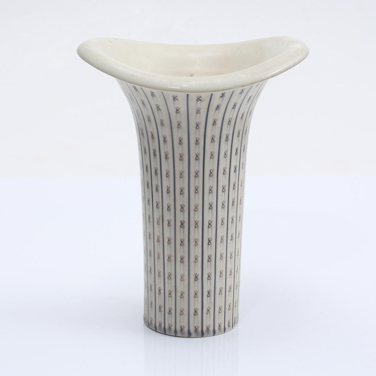 ARTHUR PERCY. A flintware vase, Gefle, 1950s.