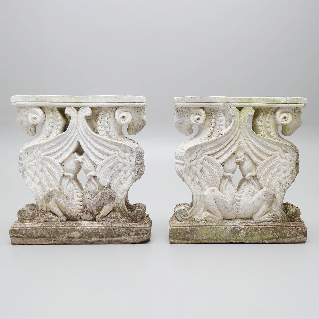 A table base, stone mass, winged trestles, 20th century.