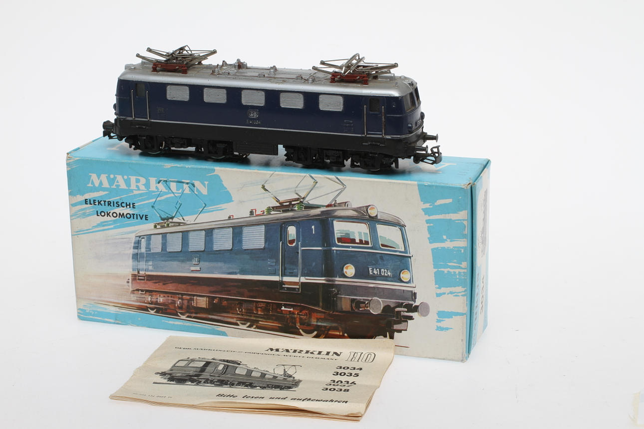 MODELLTÅG MÄRKLIN elektriskt lok 3034.1 blått, i originalkartong.
