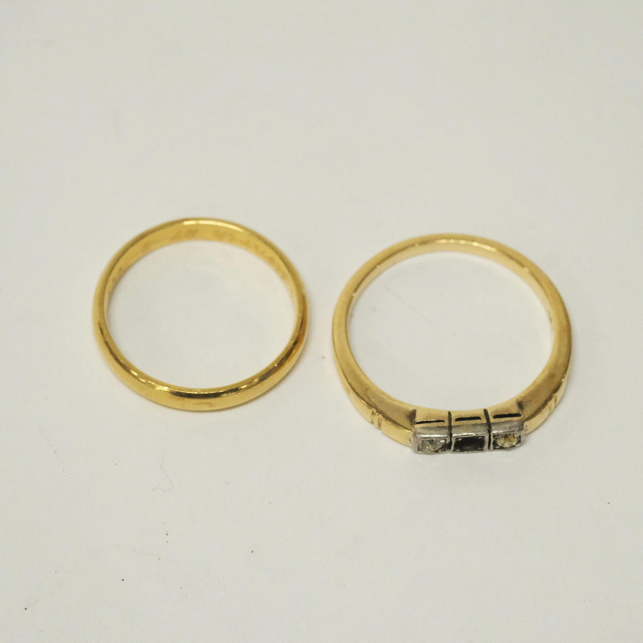 TWO RINGS, 18 K GOLD.